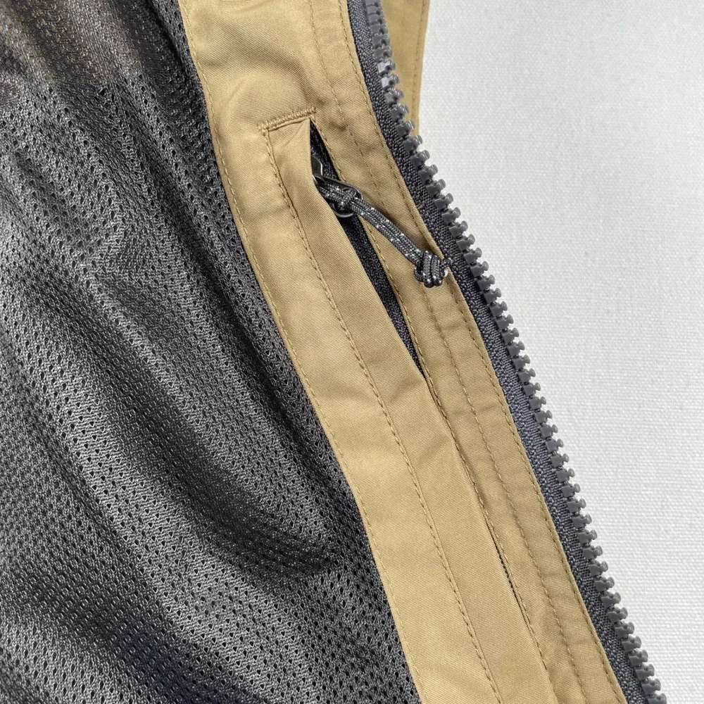 Eddie Bauer Mens XL Tan Khaki Utility Fishing Hiking Cargo Mesh Lined Zip Vest
